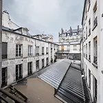Beautiful Apartment In Le Marais