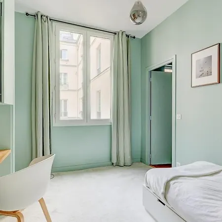 Beautiful In Le Marais Apartment